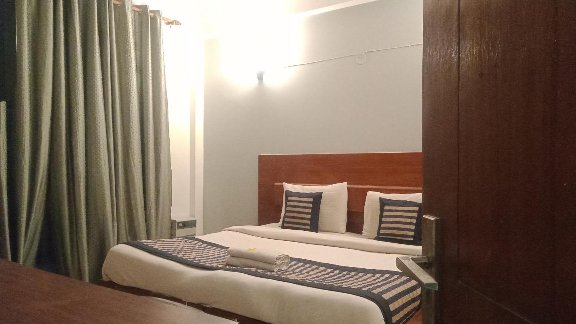 Hotel Ashvins Palace Gurgaon Zimmer foto